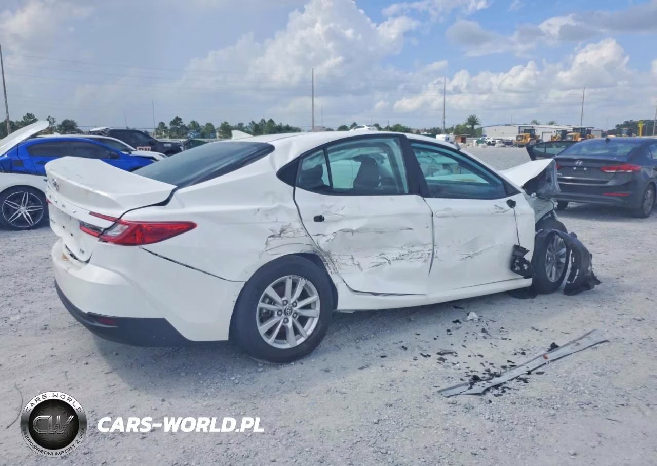 2026 Toyota Camry Le VIN:4T1DAACK4TU258967 - 3