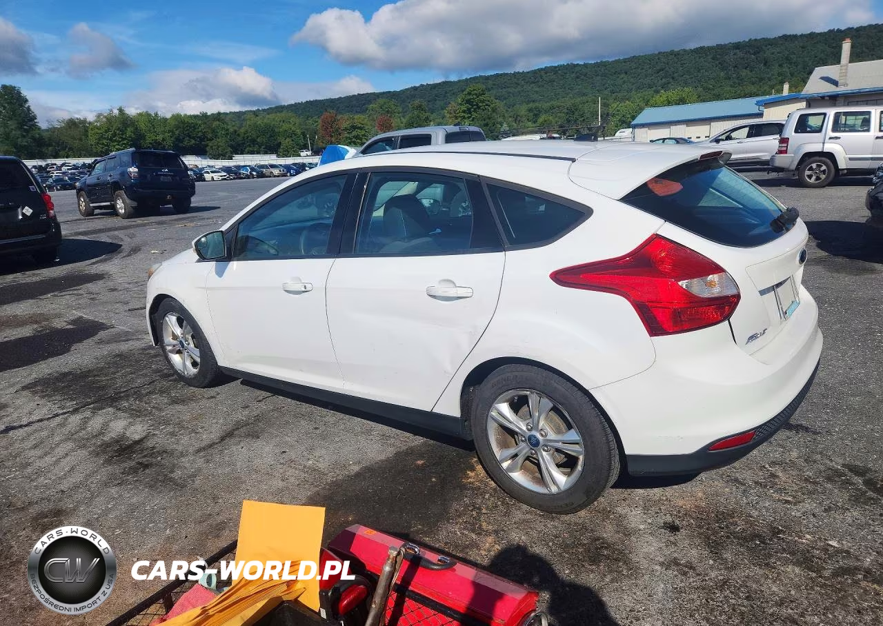 2014 Ford Focus Se VIN:1FADP3K23EL177568 - 2