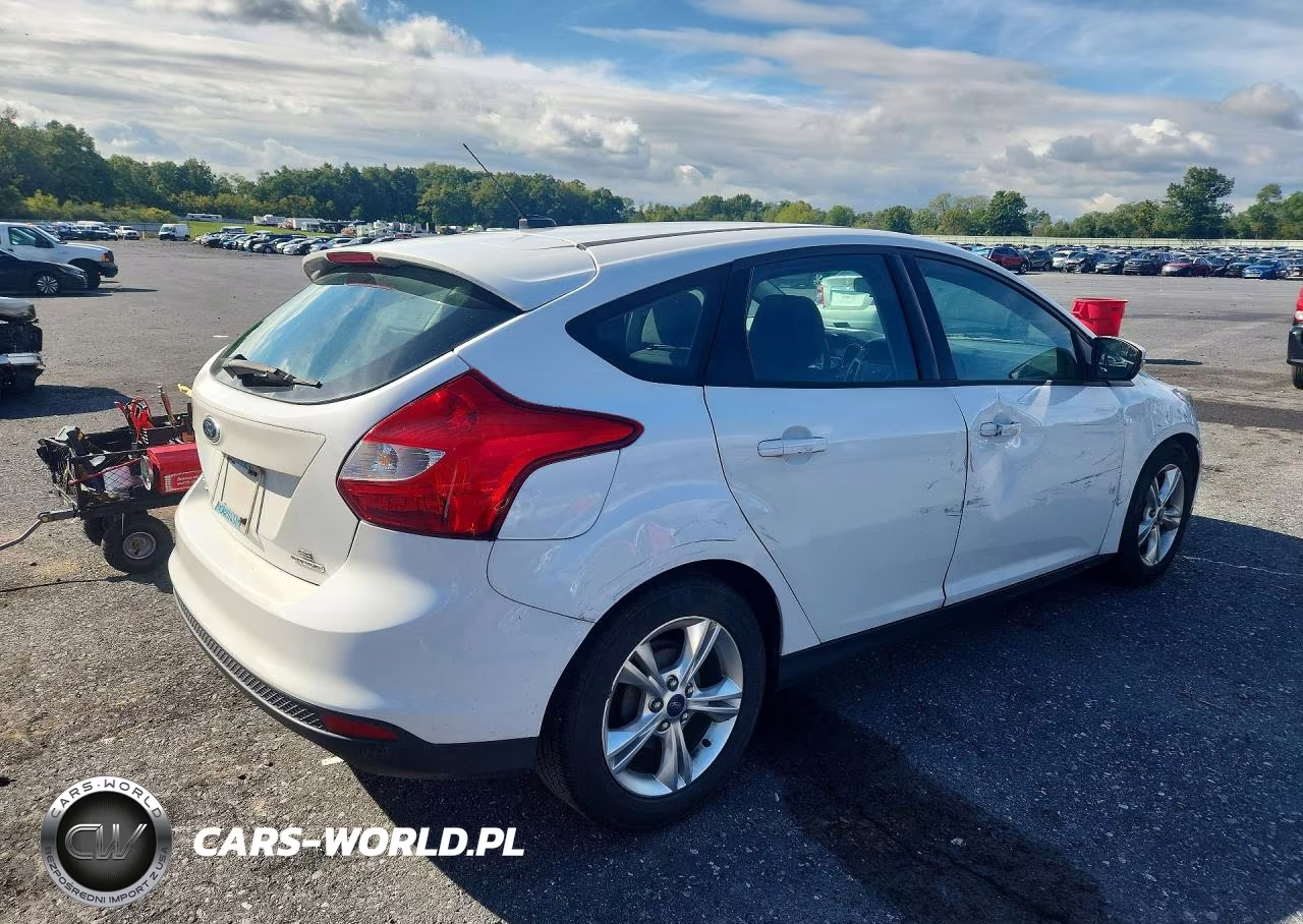 2014 Ford Focus Se VIN:1FADP3K23EL177568 - 3