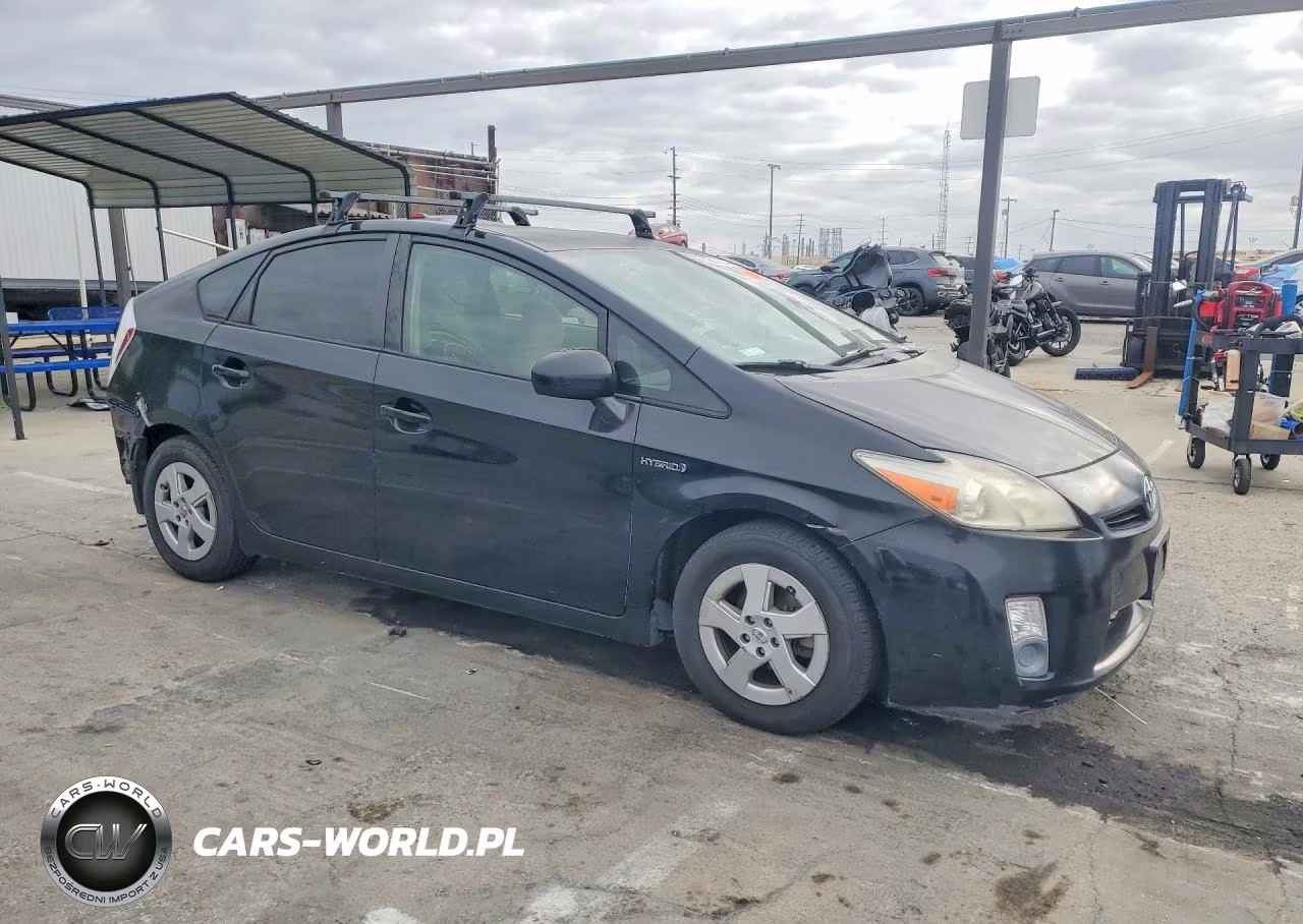 2011 Toyota Prius Two VIN:JTDKN3DU9B1364617 - 4