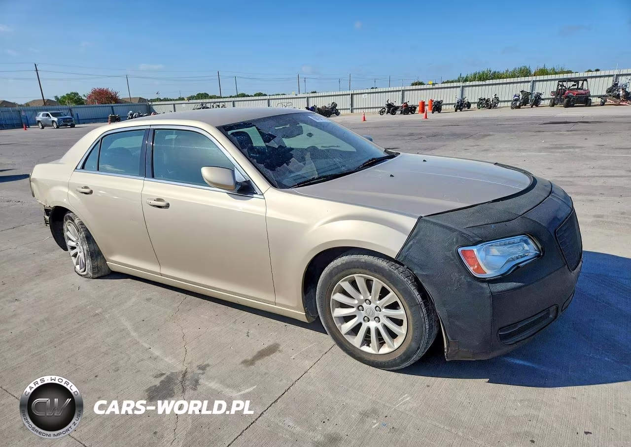 2012 Chrysler 300 VIN:2C3CCAAG1CH311477 - 4