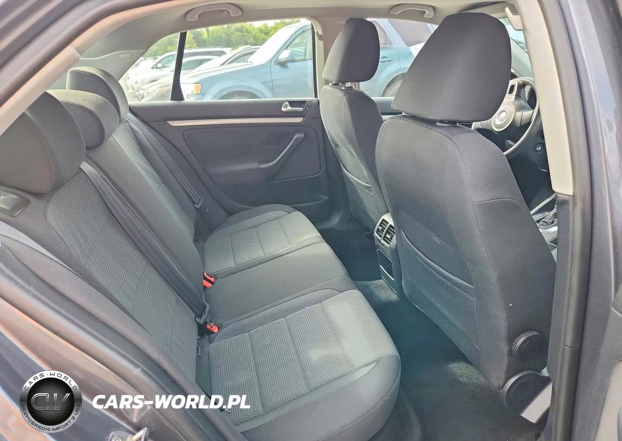 2010 Volkswagen Jetta S VIN:3VWJZ7AJ0AM024479 - 10