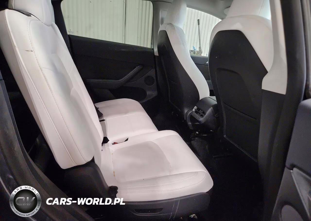 2023 Tesla Model Y VIN:7SAYGAEE3PF840670 - 10