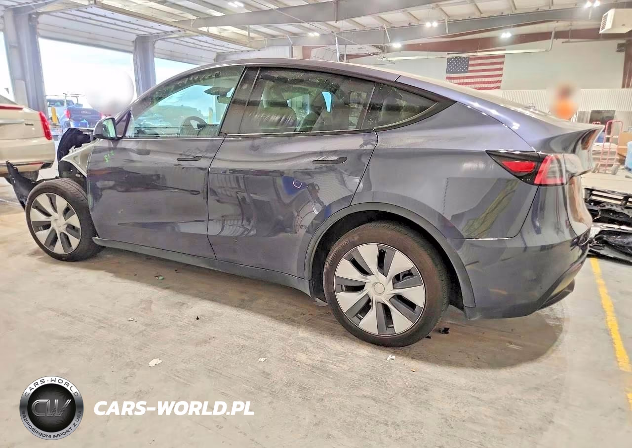 2023 Tesla Model Y VIN:7SAYGAEE3PF840670 - 2