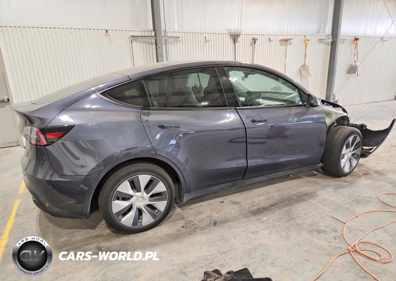 2023 Tesla Model Y VIN:7SAYGAEE3PF840670 - 3