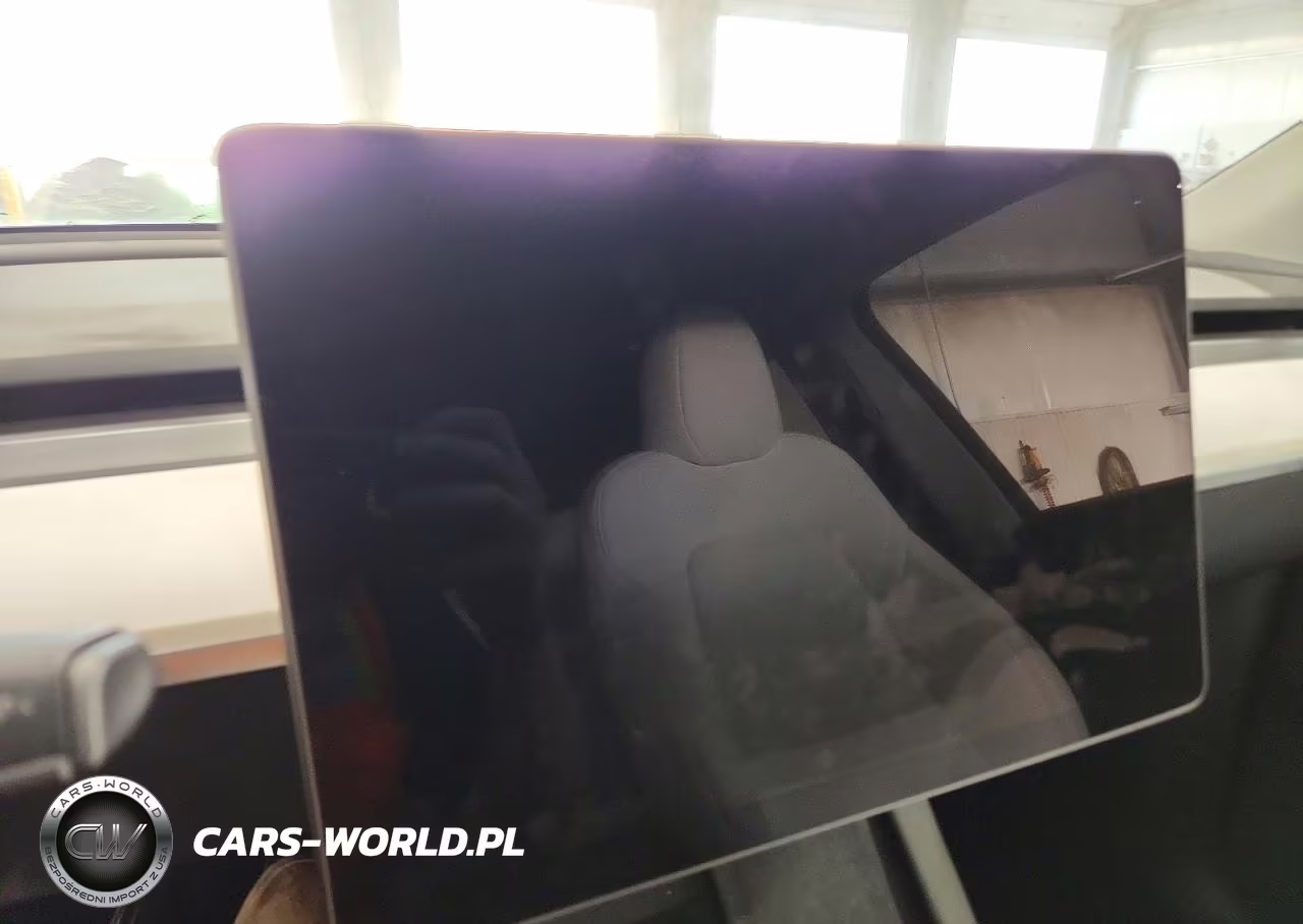 2023 Tesla Model Y VIN:7SAYGAEE3PF840670 - 9
