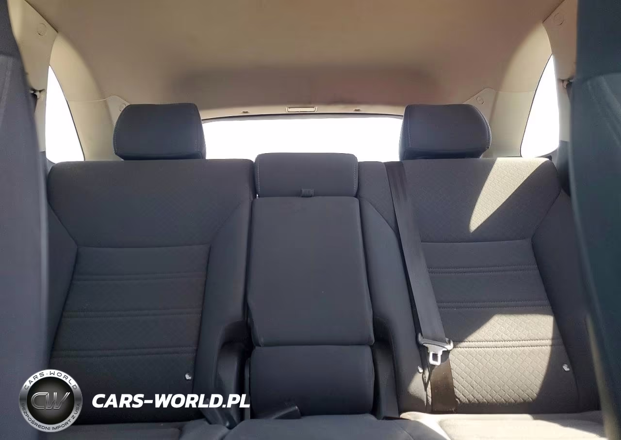 2018 Kia Sorento L VIN:5XYPG4A33JG425640 - 10