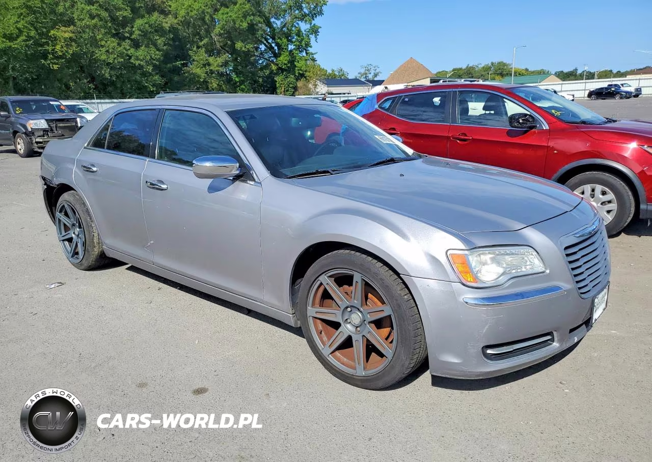 2013 Chrysler 300 VIN:2C3CCAAG1DH727806 - 4