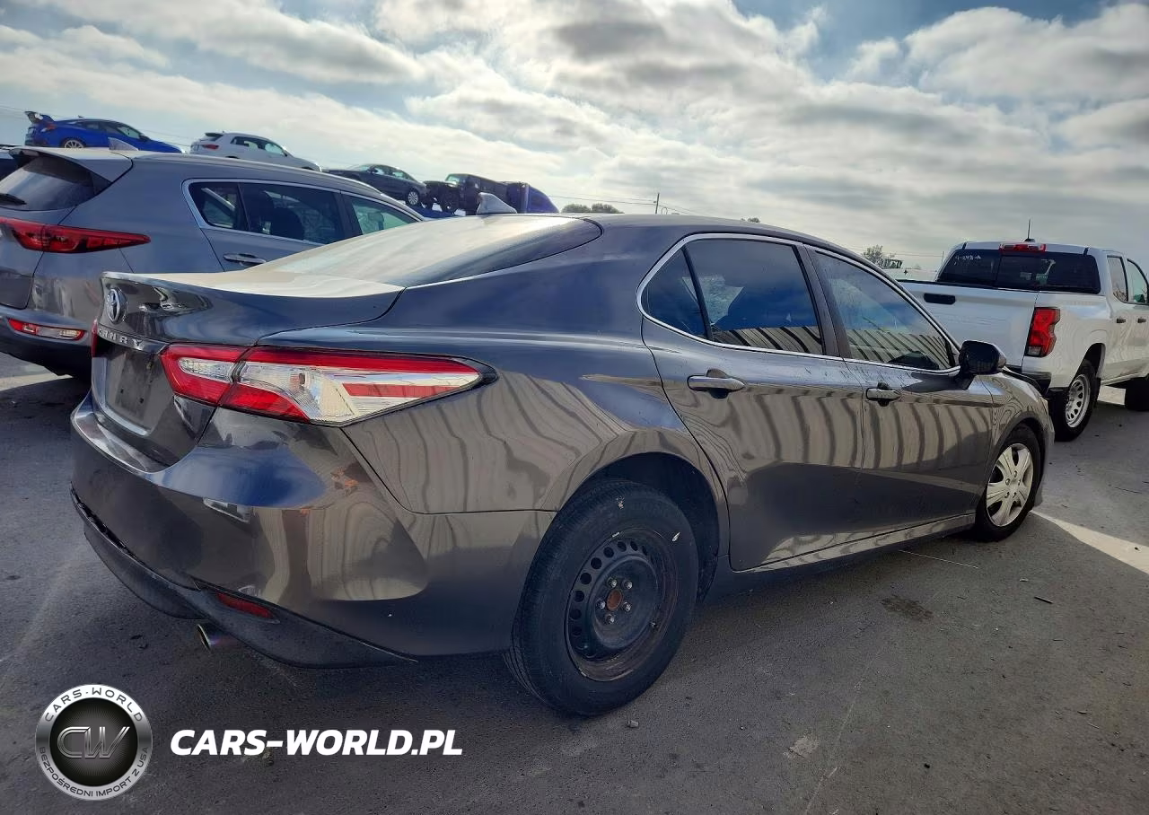 2018 Toyota Camry L VIN:4T1B11HK9JU073326 - 3