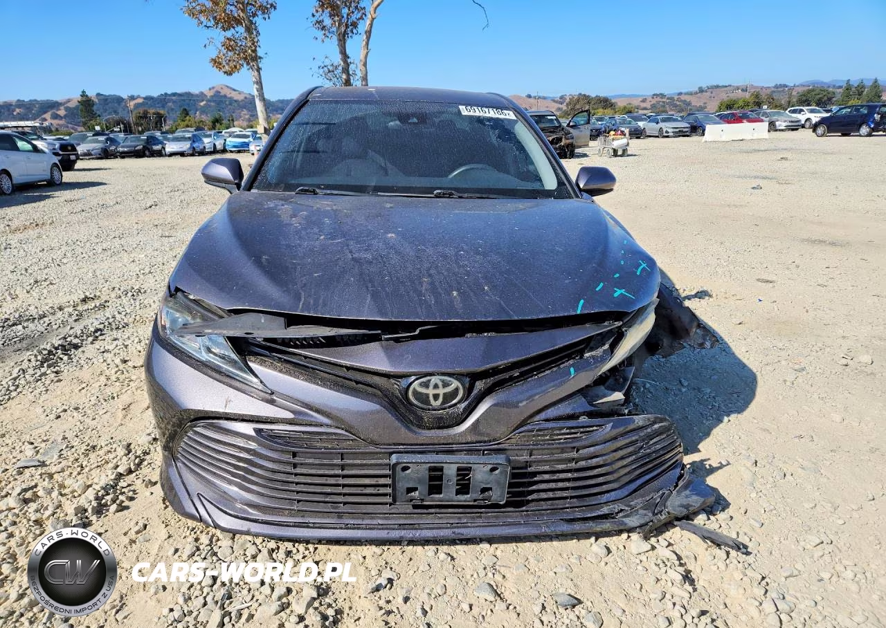 2018 Toyota Camry L VIN:4T1B11HK9JU073326 - 5
