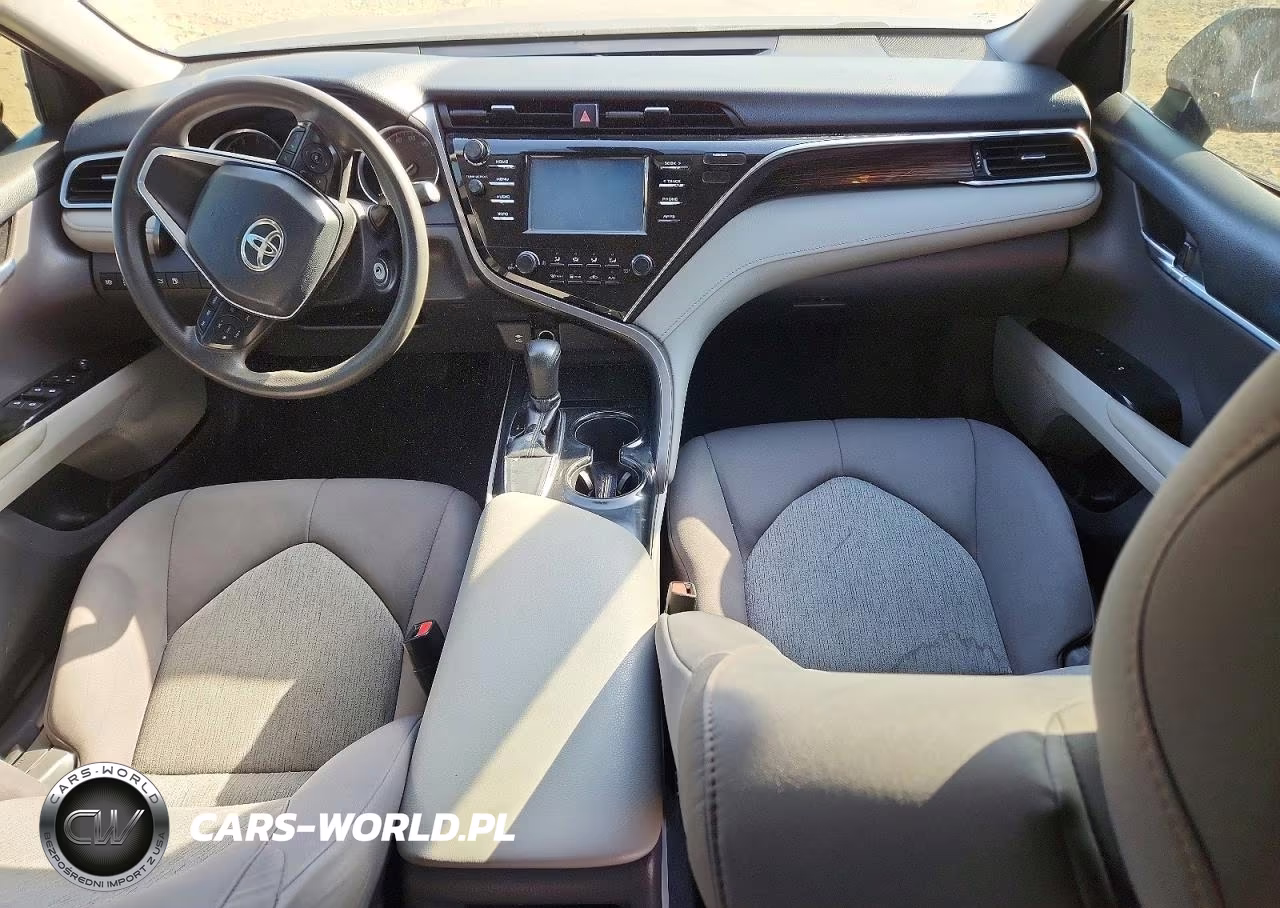 2018 Toyota Camry L VIN:4T1B11HK9JU073326 - 8