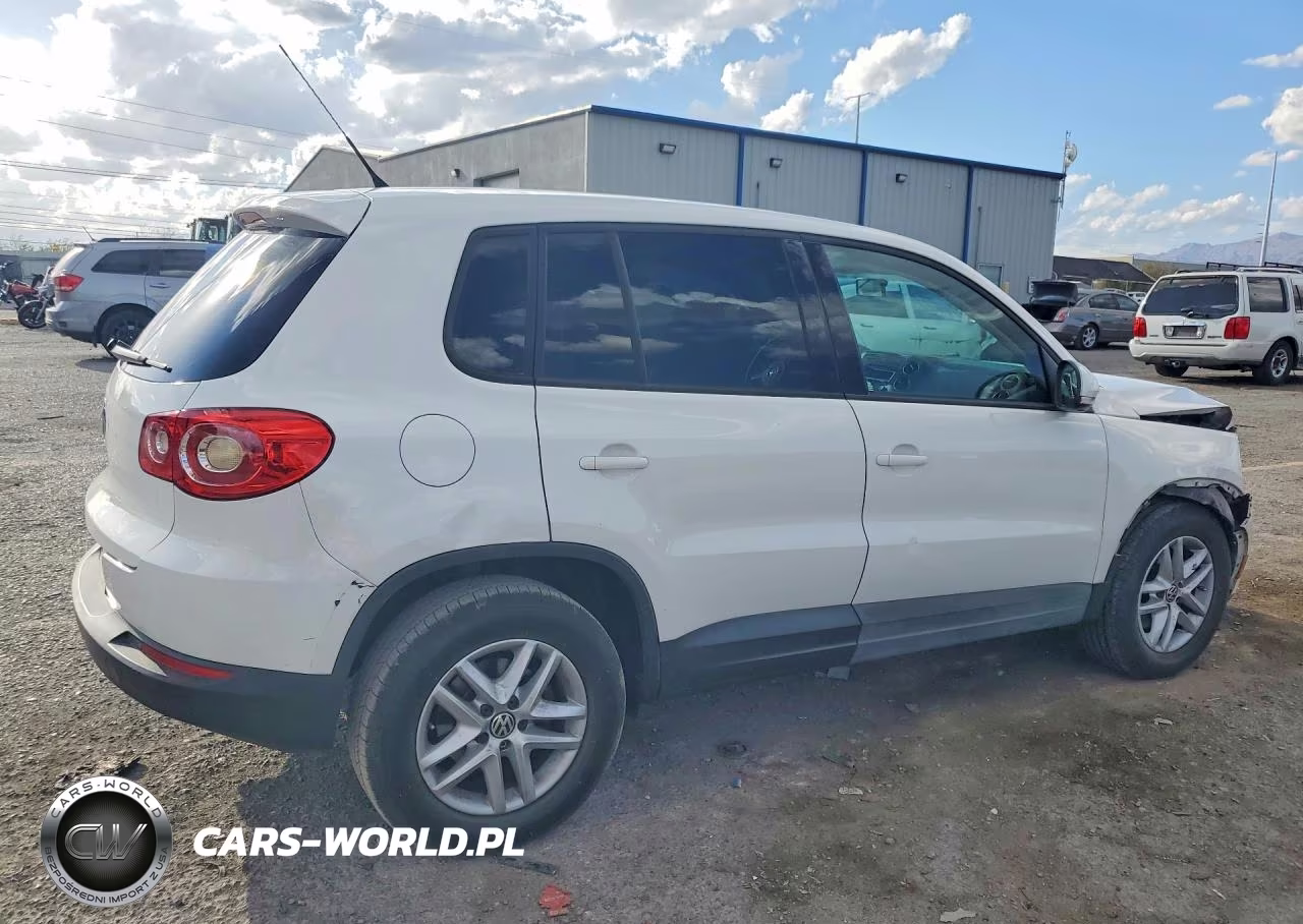 2011 Volkswagen Tiguan S VIN:WVGAV7AX6BW553810 - 3