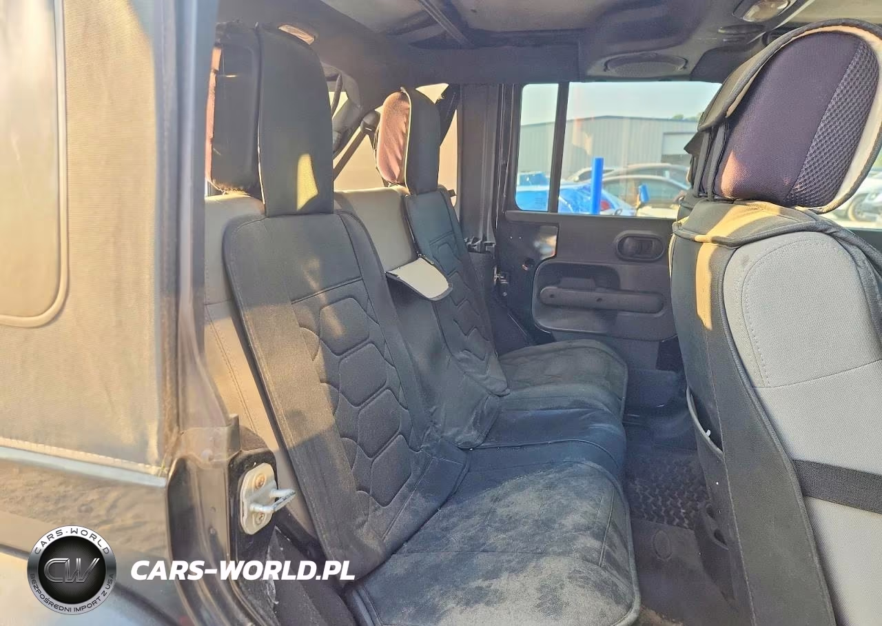 2008 Jeep Wrangler Unlimited Sahara VIN:1J4GA59108L565101 - 11
