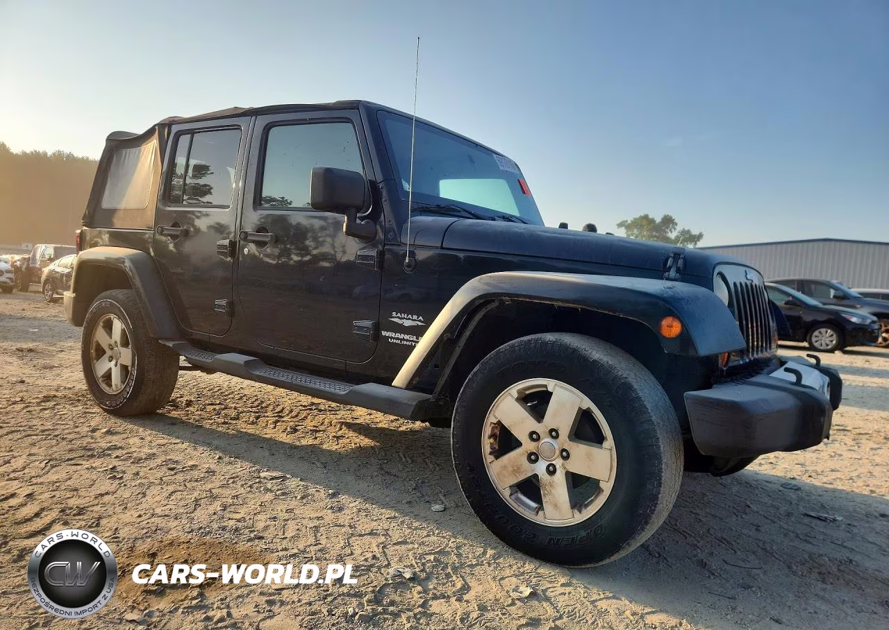 2008 Jeep Wrangler Unlimited Sahara VIN:1J4GA59108L565101 - 4