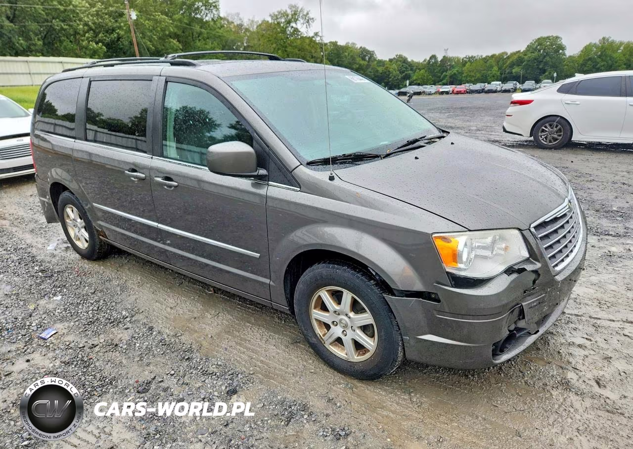 2010 Chrysler Town & Country Touring Plus VIN:2A4RR8D11AR404716 - 4
