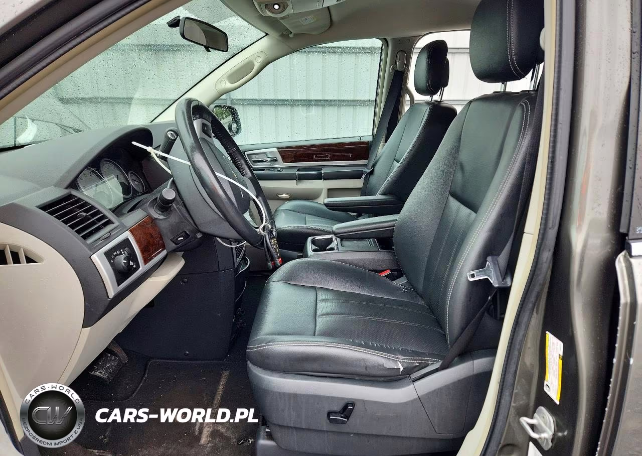 2010 Chrysler Town & Country Touring Plus VIN:2A4RR8D11AR404716 - 7