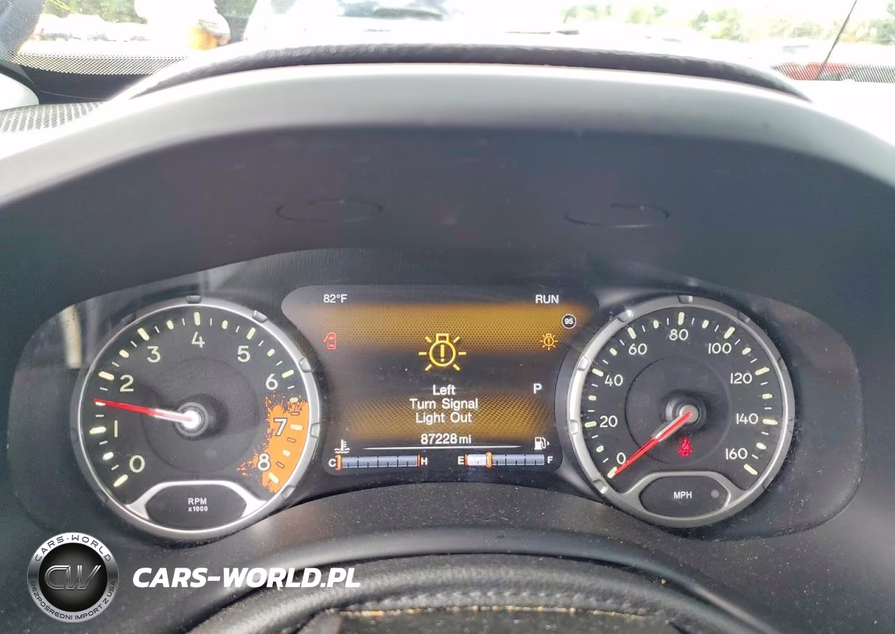 2017 Jeep Renegade Latitude VIN:ZACCJBBB4HPE75001 - 9