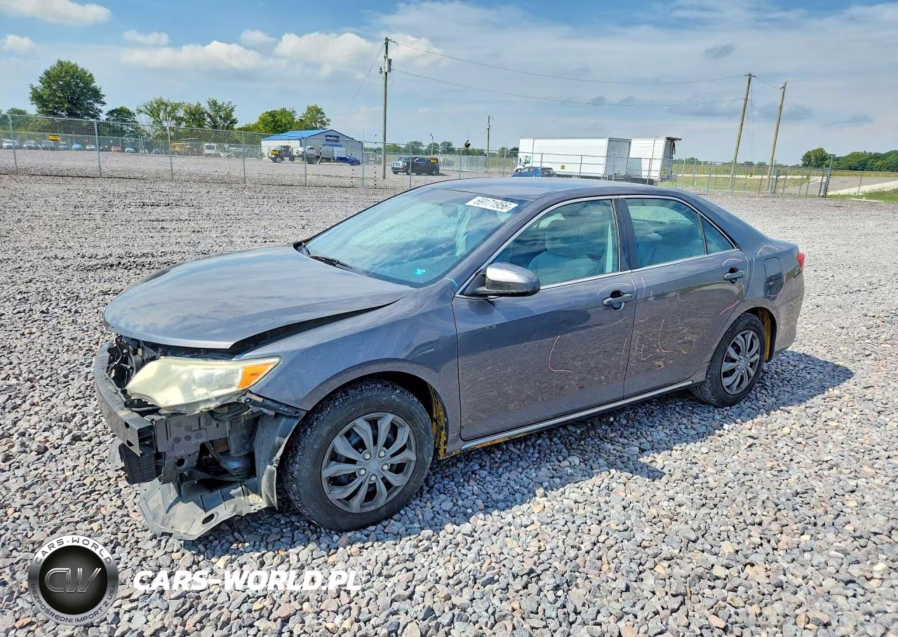 2013 Toyota Camry Le – zdjęcie 1 z 12