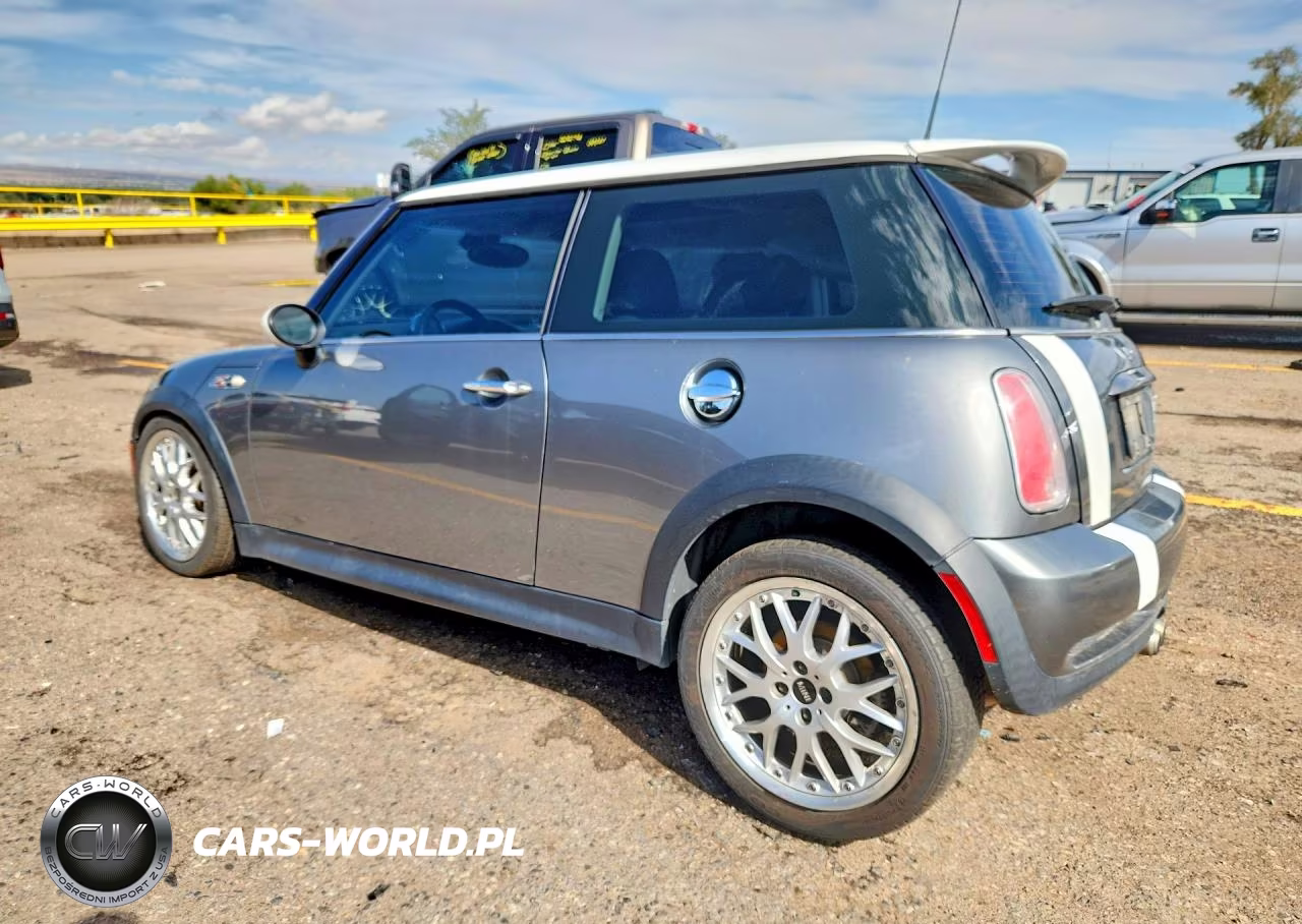 2005 Mini Cooper S VIN:WMWRE33455TD96764 - 2