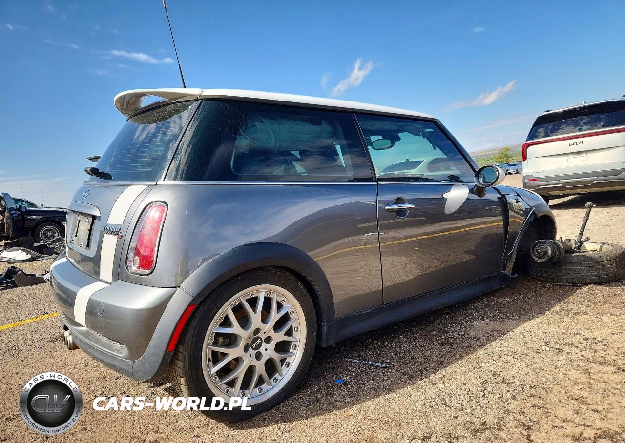 2005 Mini Cooper S VIN:WMWRE33455TD96764 - 3