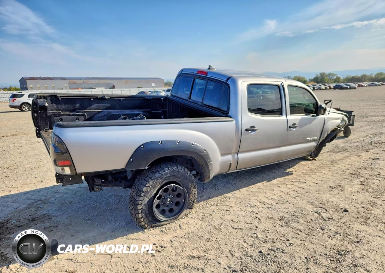 2014 Toyota Tacoma Double Cab Long Bed VIN:3TMMU4FN1EM064553 - 3