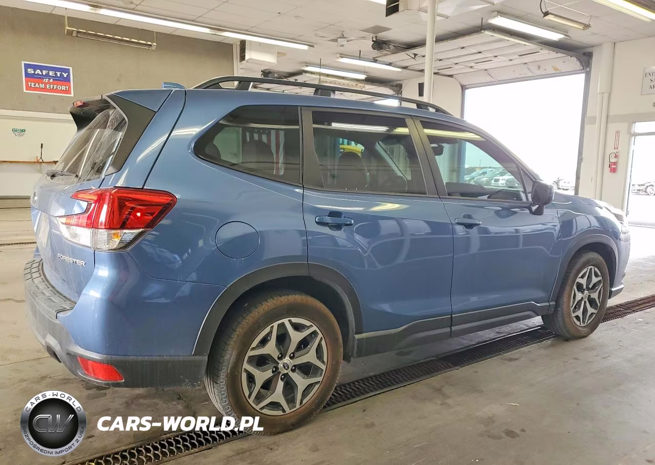 2022 Subaru Forester Premium VIN:JF2SKADC5NH413491 - 3