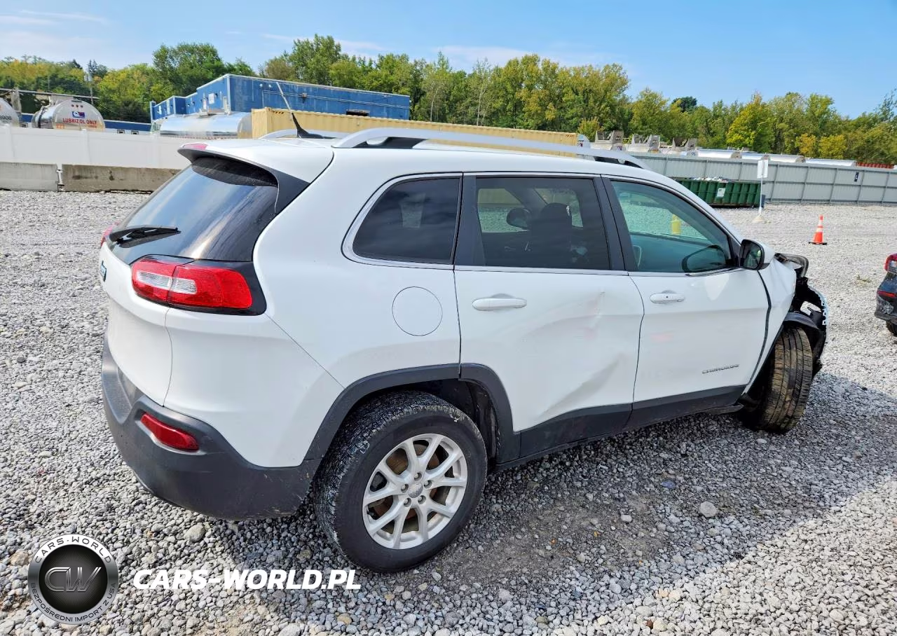 2014 Jeep Cherokee Latitude VIN:1C4PJLCS6EW117256 - 3