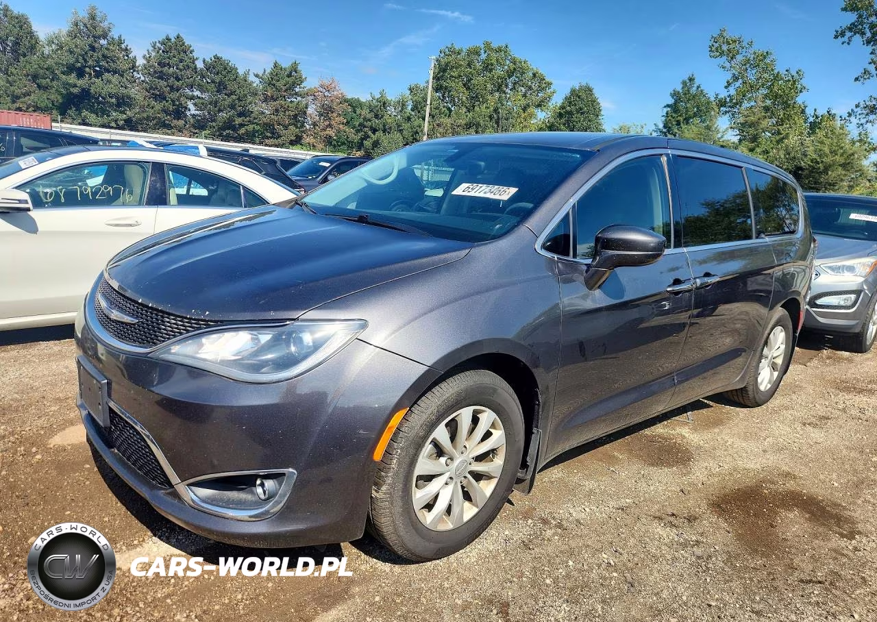 2018 Chrysler Pacifica Touring Plus – zdjęcie 1 z 13