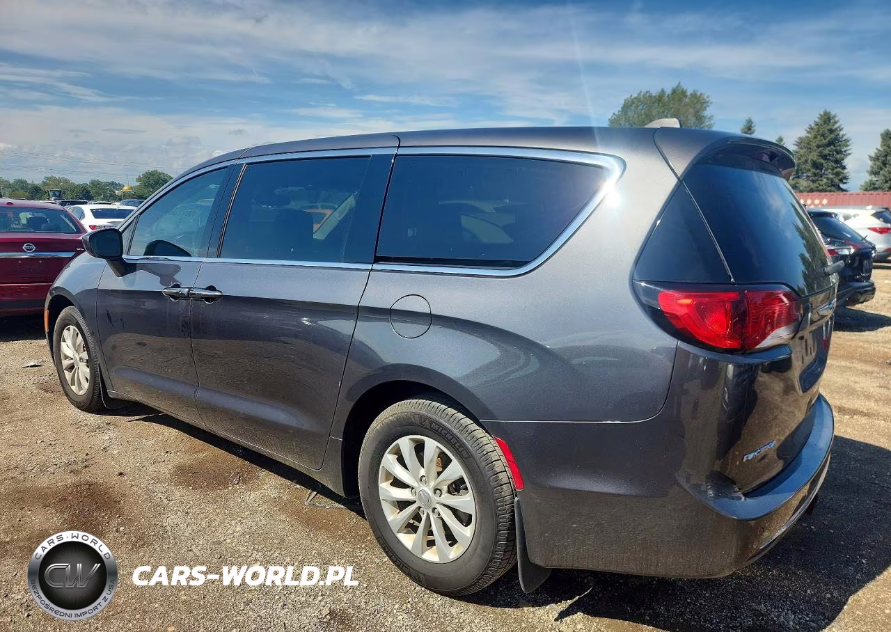 2018 Chrysler Pacifica Touring Plus VIN:2C4RC1FG0JR101801 - 2