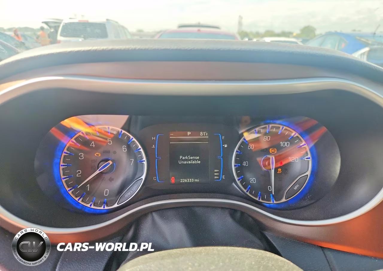 2018 Chrysler Pacifica Touring Plus VIN:2C4RC1FG0JR101801 - 9