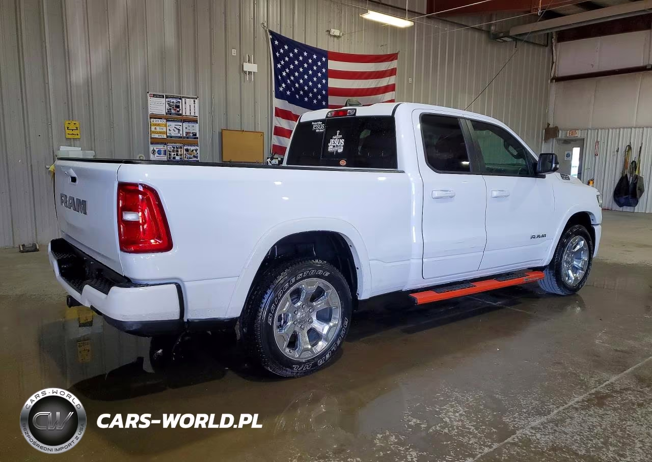 2025 Ram 1500 Big Horn-Lone Star VIN:1C6SRFBP8SN546294 - 3
