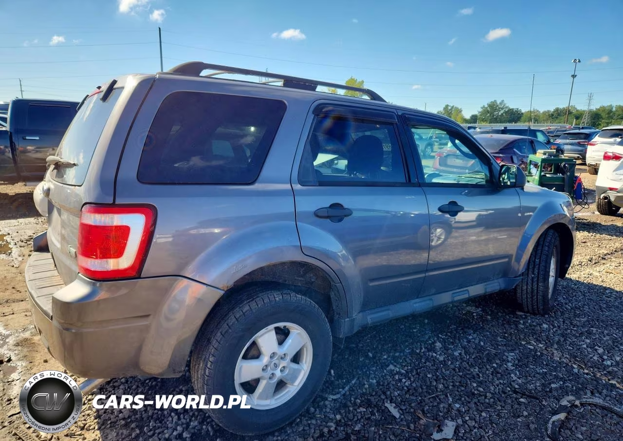 2010 Ford Escape Xlt VIN:1FMCU9DG8AKD41452 - 3
