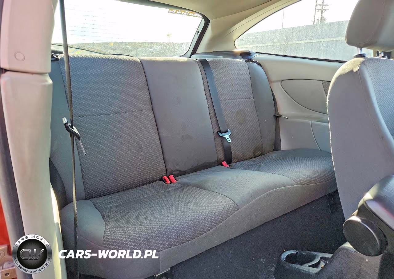 2005 Ford Focus Zx3 VIN:3FAFP31NX5R107944 - 10