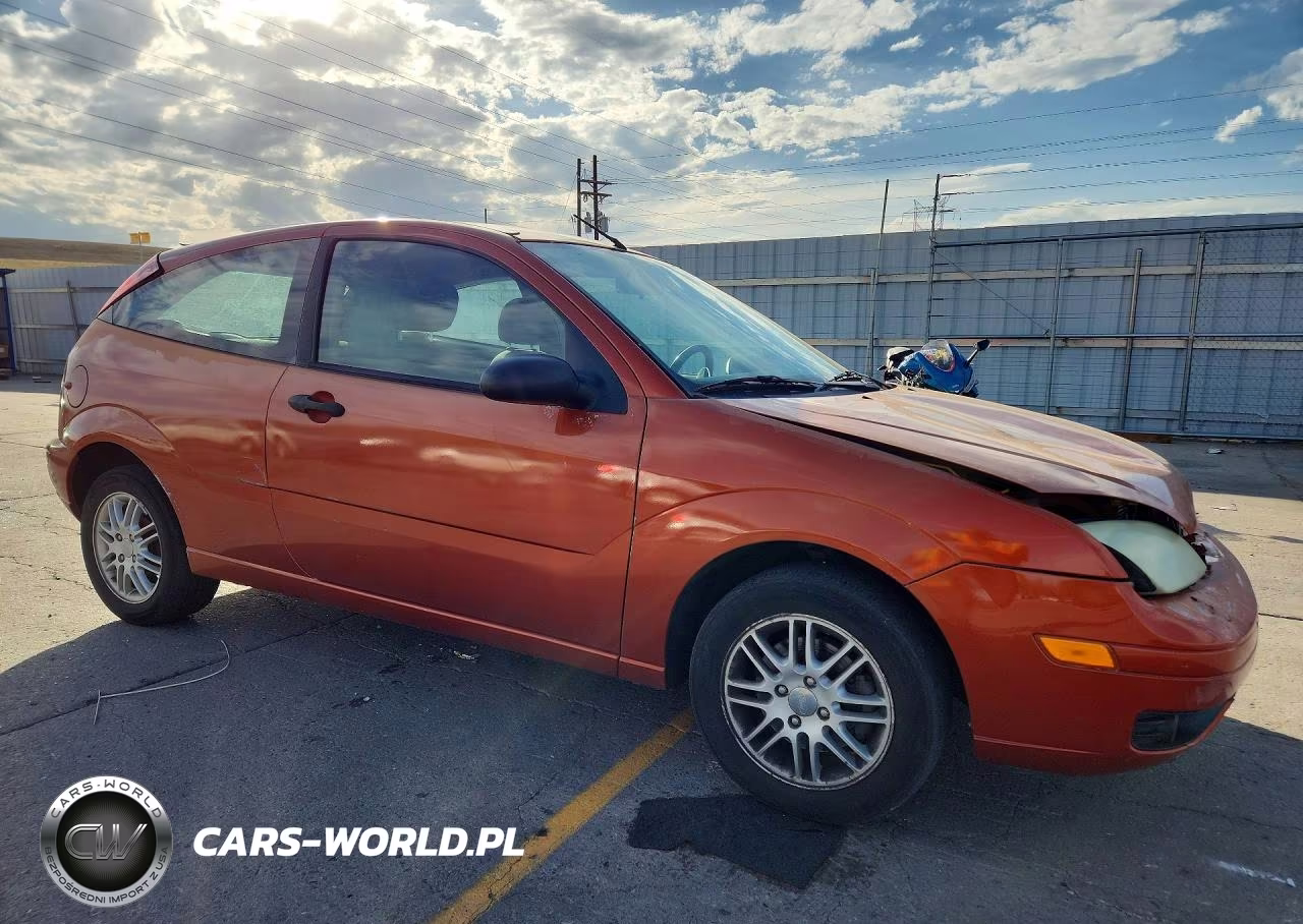 2005 Ford Focus Zx3 VIN:3FAFP31NX5R107944 - 4