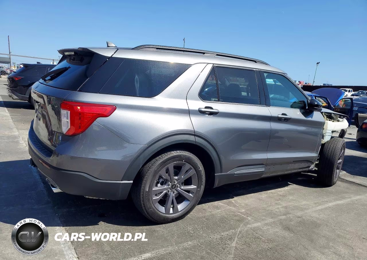 2024 Ford Explorer Xlt VIN:1FMSK7DH2RGA17538 - 3