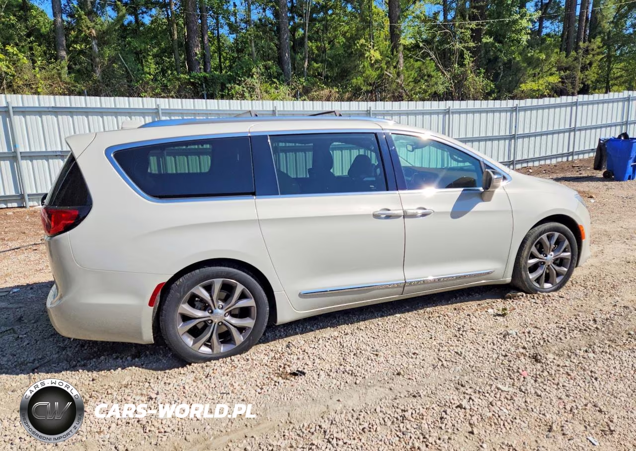 2019 Chrysler Pacifica Limited VIN:2C4RC1GG3KR644267 - 3