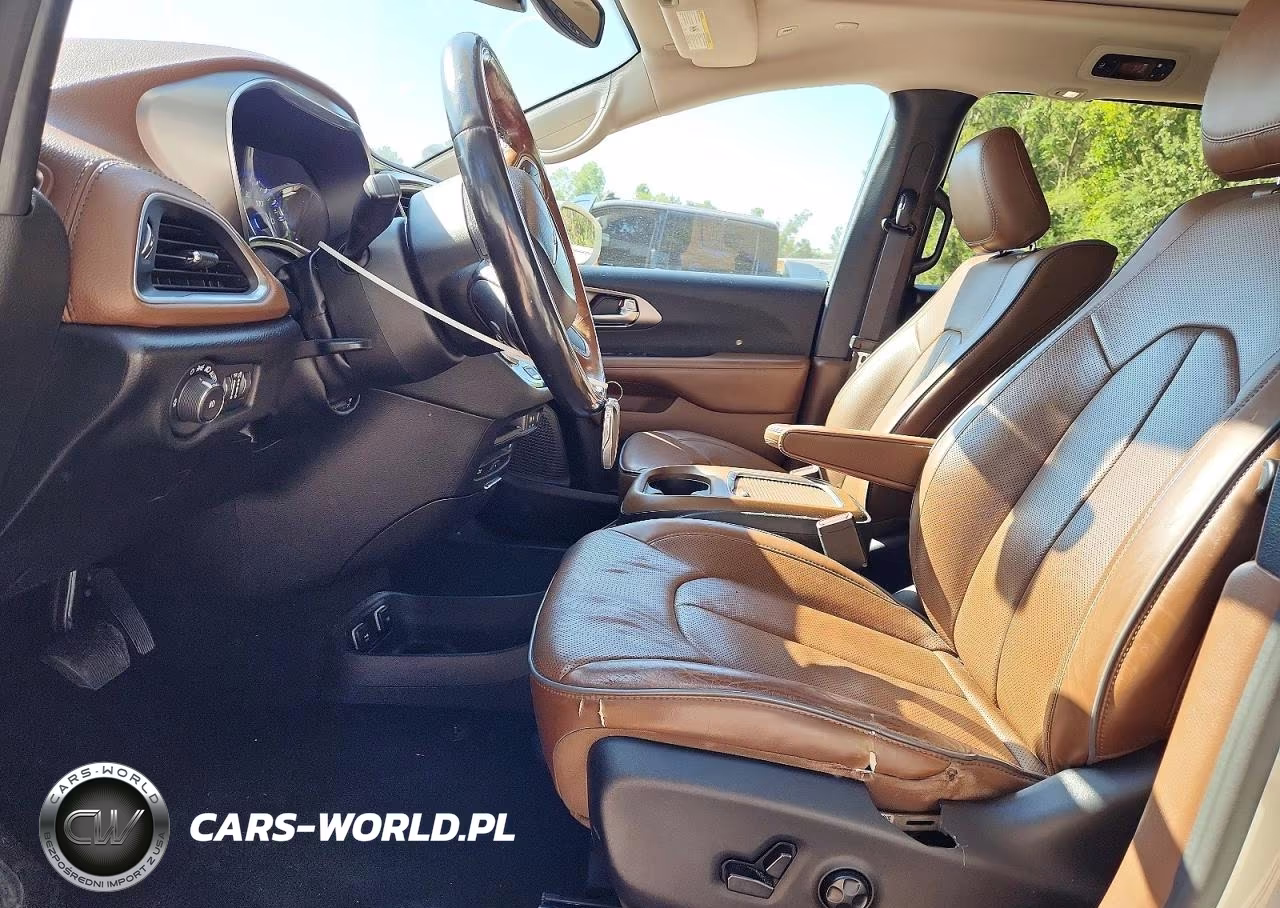 2019 Chrysler Pacifica Limited VIN:2C4RC1GG3KR644267 - 7