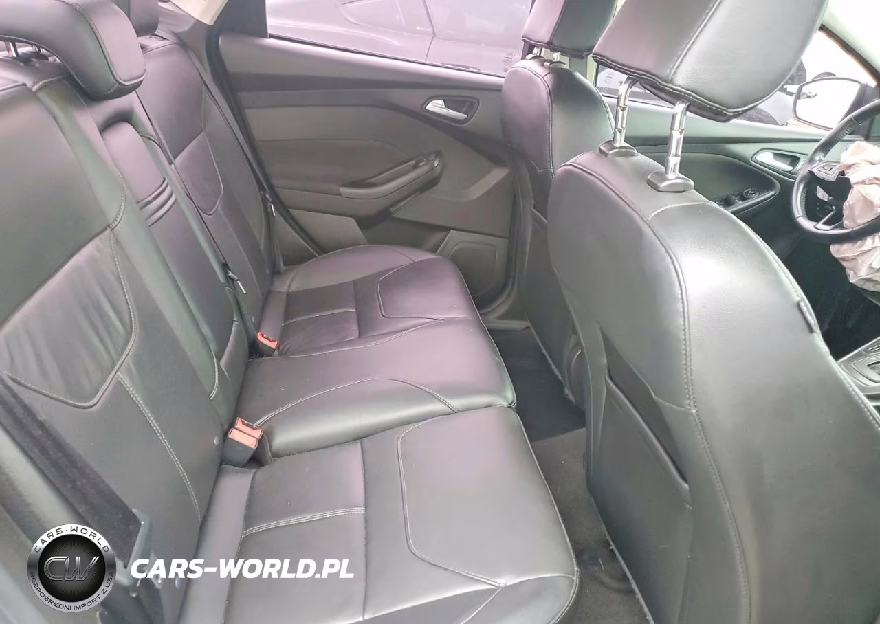 2016 Ford Focus Se VIN:1FADP3F21GL302337 - 10