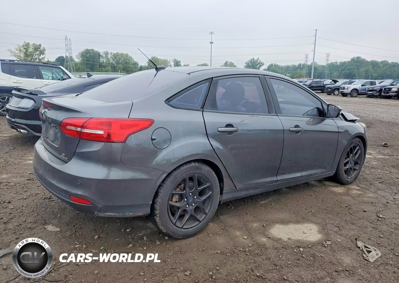 2016 Ford Focus Se VIN:1FADP3F21GL302337 - 3