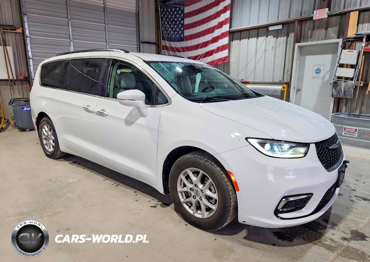 2021 Chrysler Pacifica Touring L VIN:2C4RC1BG8MR588997 - 4