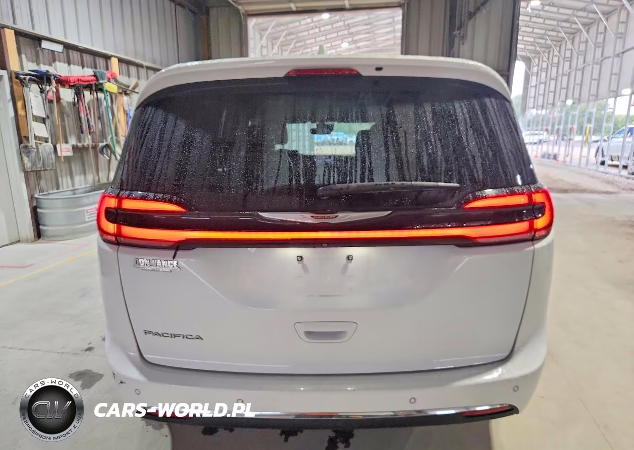 2021 Chrysler Pacifica Touring L VIN:2C4RC1BG8MR588997 - 6