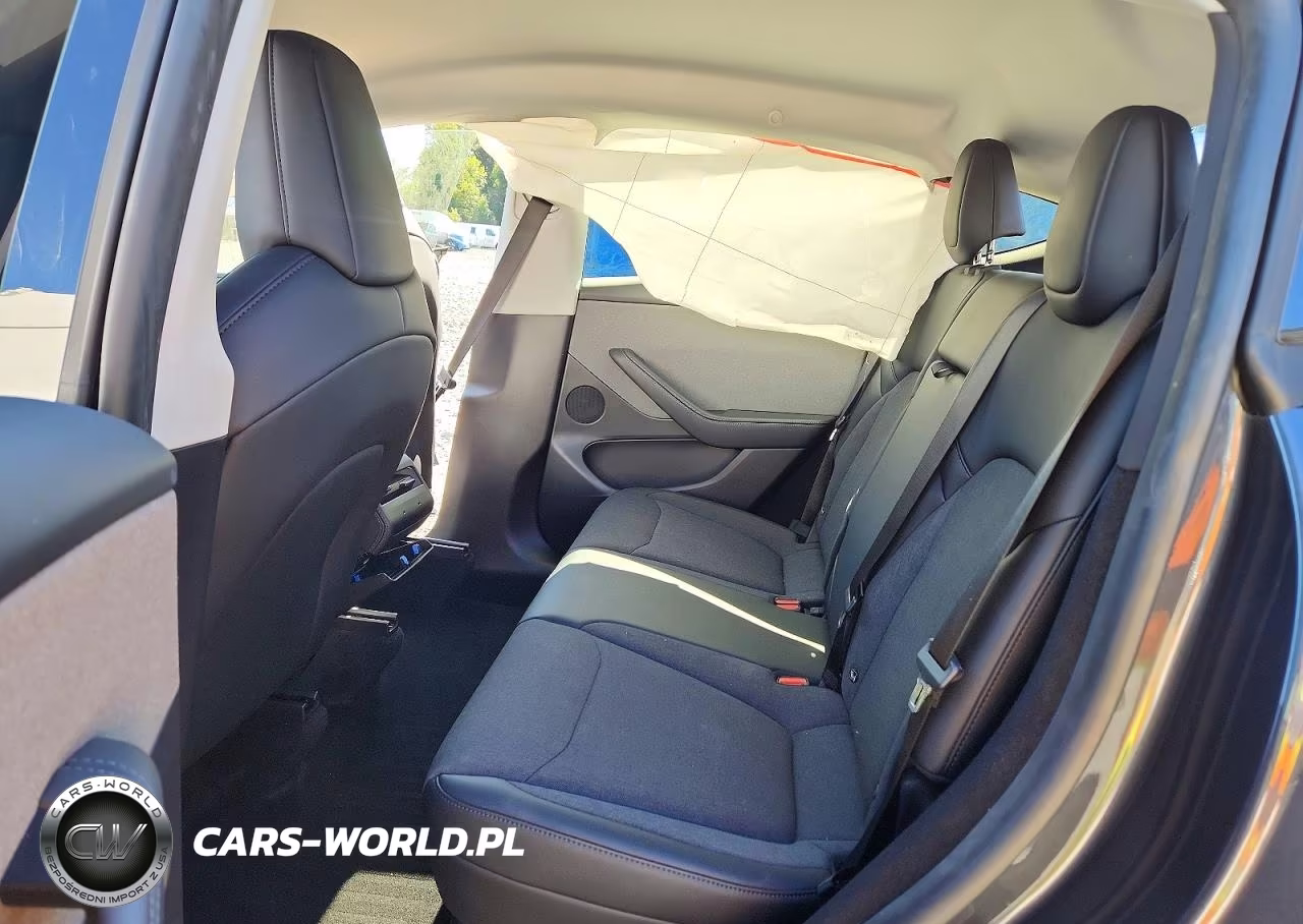 2026 Tesla Model Y VIN:7SAYGDEE5TA681370 - 10