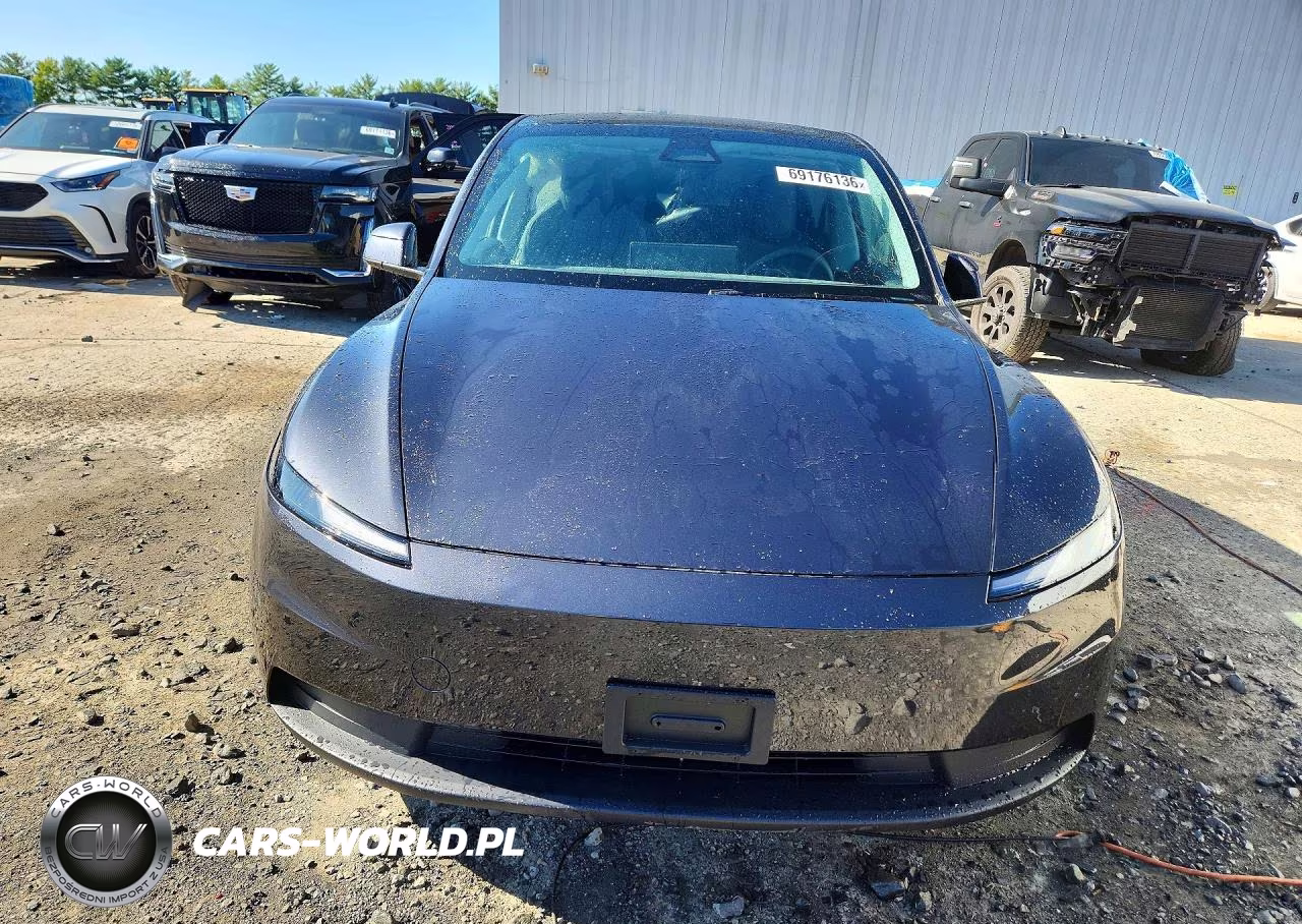 2026 Tesla Model Y VIN:7SAYGDEE5TA681370 - 5