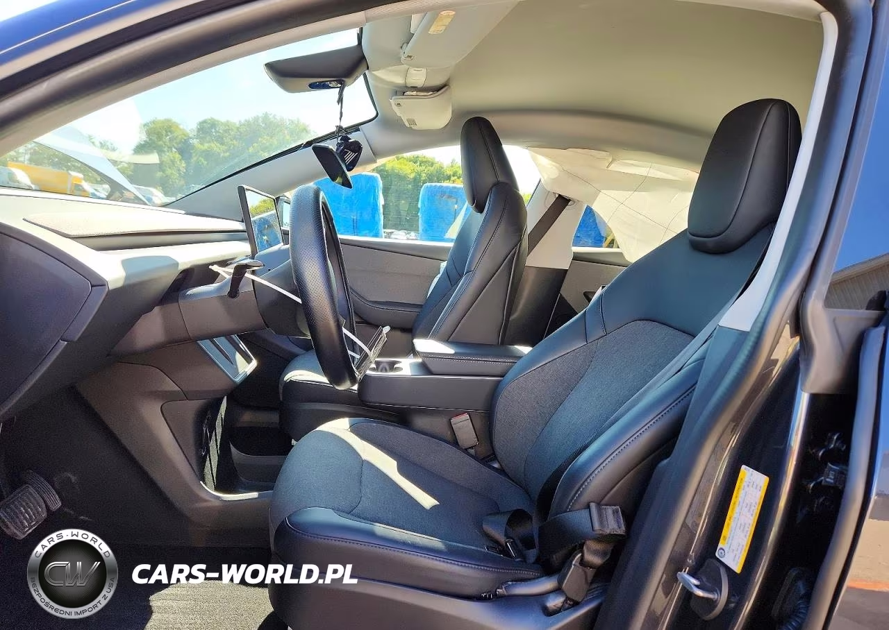 2026 Tesla Model Y VIN:7SAYGDEE5TA681370 - 7