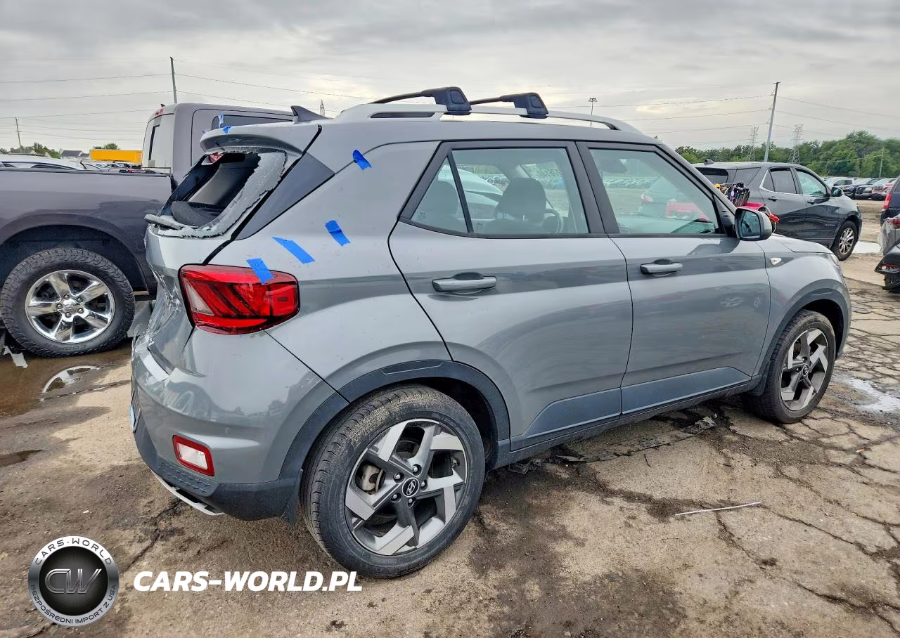 2022 Hyundai Venue Sel VIN:KMHRC8A37NU135980 - 3