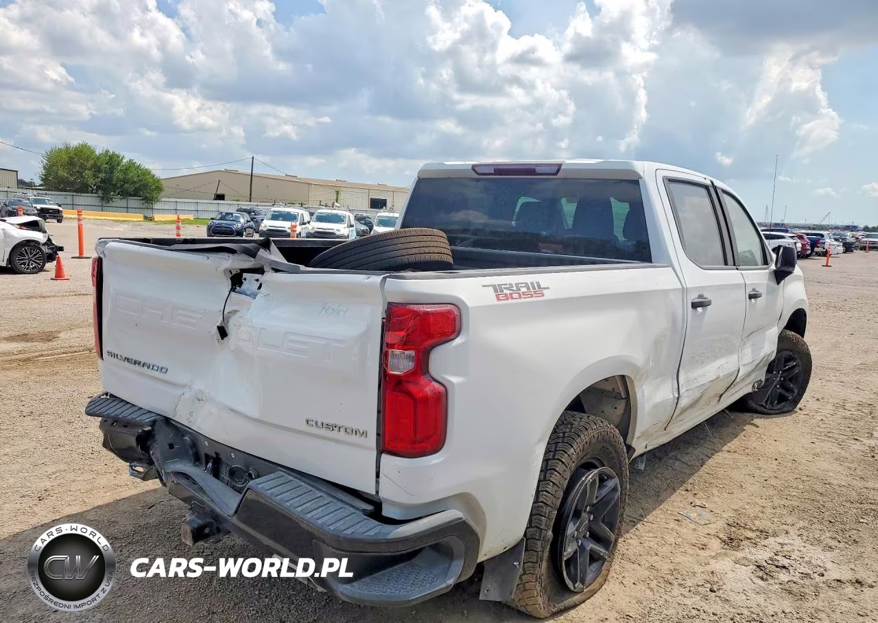 2021 Chevrolet Silverado K1500 Trail Boss Custom VIN:1GCPYCEF4MZ232964 - 3