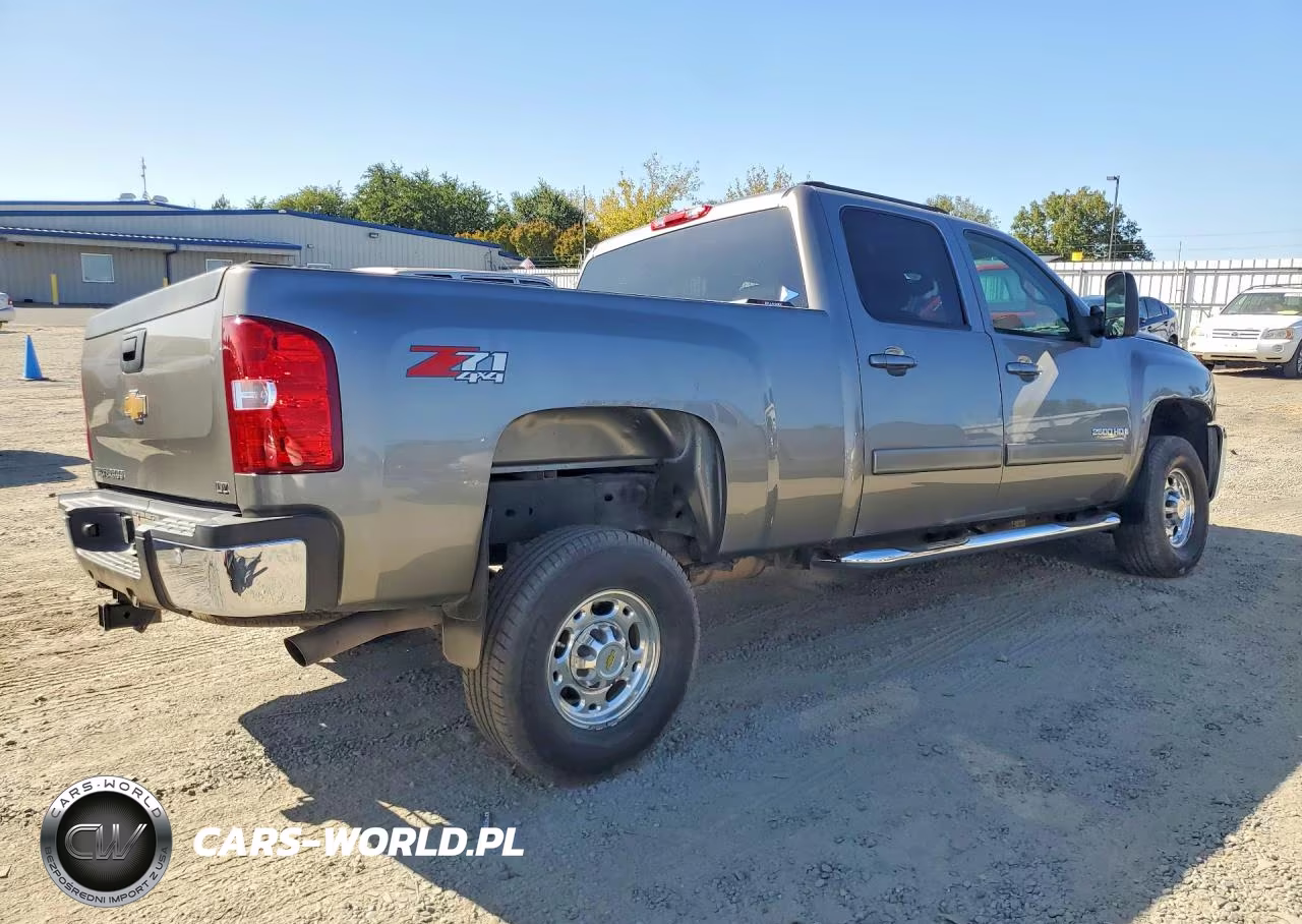 2008 Chevrolet Silverado K2500 Heavy Duty VIN:1GCHK23K78F117038 - 3