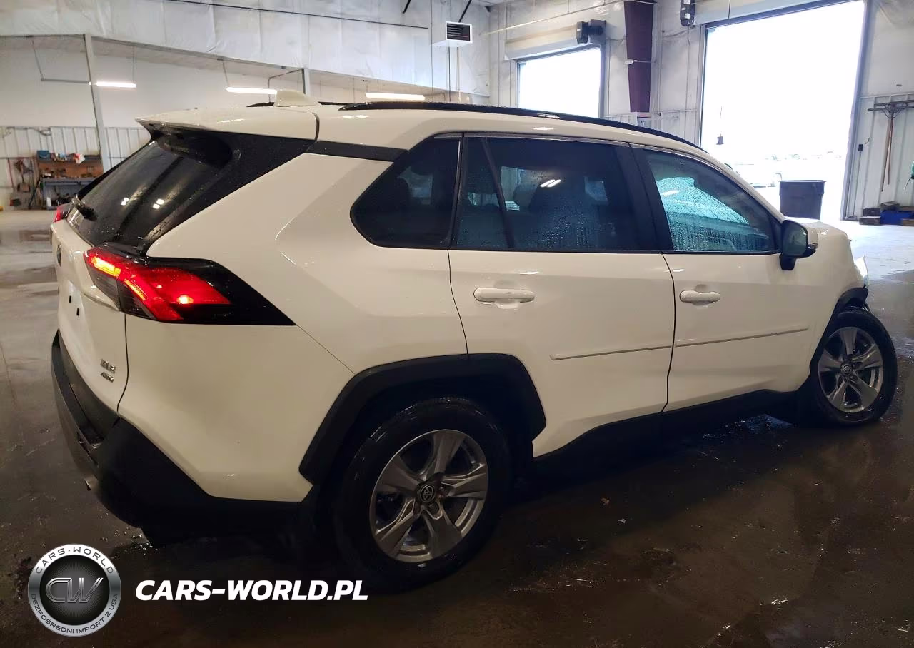 2025 Toyota Rav4 Xle VIN:2T3P1RFV2SC535172 - 3