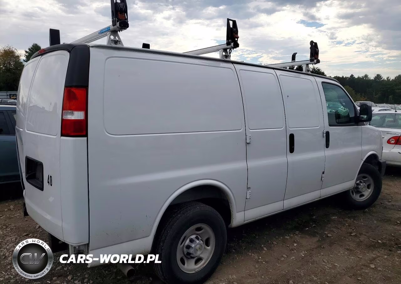2025 Chevrolet Express G2500 VIN:1GCWGAF71S1104249 - 3