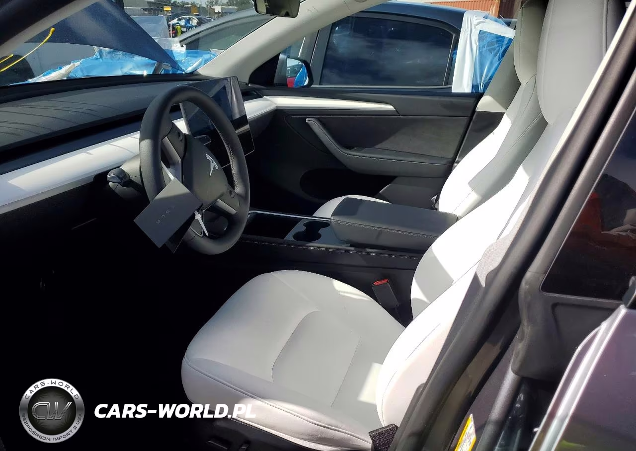 2024 Tesla Model Y VIN:7SAYGDED1RA313347 - 7